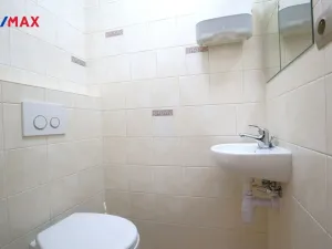 Pronájem obchodního prostoru, Karlovy Vary, Jugoslávská, 31 m2