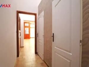 Pronájem obchodního prostoru, Karlovy Vary, Jugoslávská, 31 m2