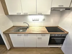 Pronájem bytu 1+kk, Praha, Běchorská, 33 m2