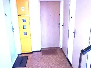 Pronájem bytu 3+1, Praha - Prosek, Veltruská, 60 m2