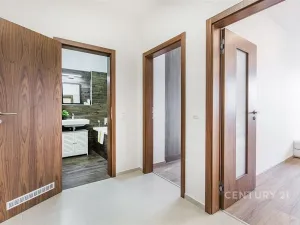 Pronájem bytu 2+kk, Praha, Saarinenova, 51 m2