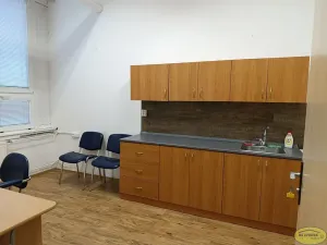 Pronájem kanceláře, Chropyně, 600 m2