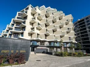 Pronájem garážového stání, Praha - Strašnice, Ramonova, 64 m2