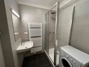Pronájem bytu 1+kk, Praha - Bubeneč, Korunovační, 28 m2