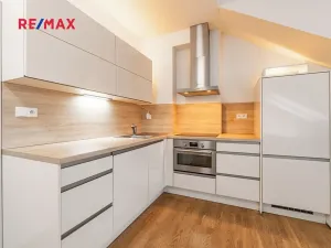 Pronájem bytu 1+kk, Praha - Dejvice, Velvarská, 44 m2