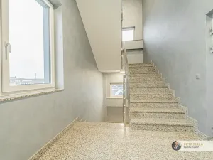 Pronájem kanceláře, Praha, Dopraváků, 258 m2