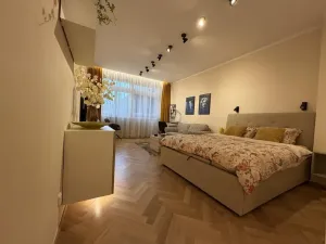 Pronájem bytu 1+1, Praha - Vinohrady, Šrobárova, 36 m2