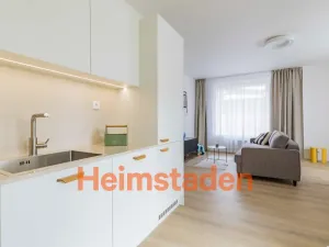 Pronájem bytu 2+kk, Praha - Holešovice, U Pergamenky, 54 m2