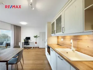 Pronájem bytu 1+kk, Praha - Smíchov, Kobrova, 43 m2