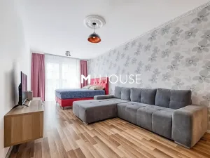 Pronájem bytu 1+kk, Praha - Strašnice, Zvěřinova, 51 m2