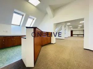 Pronájem kanceláře, Plzeň, náměstí T. G. Masaryka, 365 m2