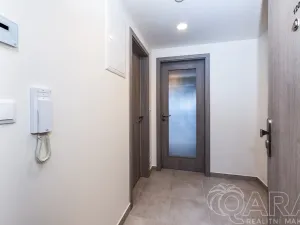 Pronájem bytu 1+kk, Praha - Hloubětín, Poděbradská, 32 m2