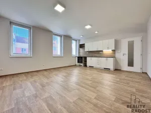 Pronájem bytu 2+kk, Hodonín, Národní třída, 51 m2