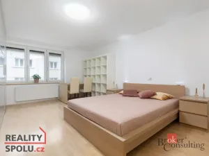 Prodej bytu 2+1, Opava - Předměstí, Vyhlídalova, 64 m2