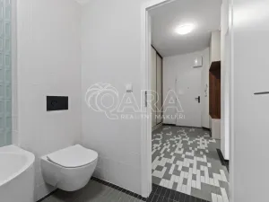 Pronájem bytu 2+kk, Praha - Holešovice, Ortenovo náměstí, 49 m2