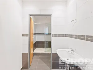 Pronájem kanceláře, Praha - Nusle, Doudlebská, 956 m2