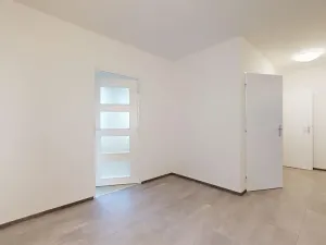 Pronájem bytu 3+1, Praha - Střížkov, Děčínská, 87 m2