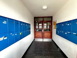 Pronájem bytu 1+kk, Praha, Kodymova, 41 m2