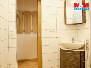 Pronájem bytu 1+1, Karlovy Vary - Bohatice, Lomená, 35 m2