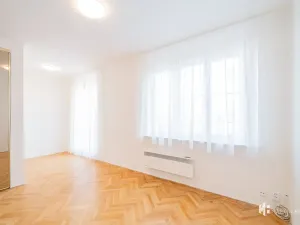 Pronájem bytu 1+kk, Praha - Vinohrady, Hradecká, 26 m2