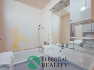 Prodej bytu 3+1, Karlovy Vary, U Koupaliště, 68 m2