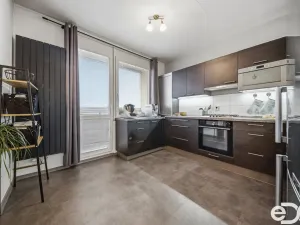 Prodej bytu 3+1, Hradec Králové, třída Edvarda Beneše, 98 m2