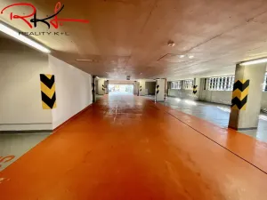 Pronájem garážového stání, Praha, Thomasova, 15 m2