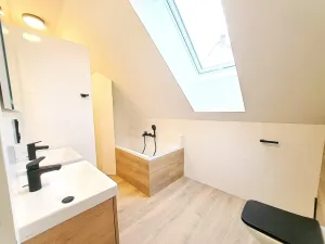 Prodej bytu 4+kk, Stochov, náměstí u dubu, 96 m2