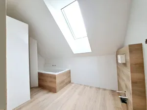 Prodej bytu 4+kk, Stochov, náměstí u dubu, 96 m2