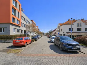 Pronájem bytu 1+kk, Praha - Prosek, Nad šestikopy, 36 m2