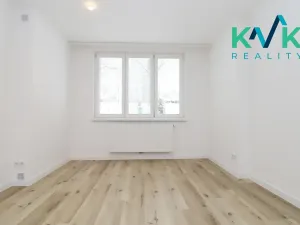 Pronájem bytu 3+1, Karlovy Vary, Hlávkova, 67 m2