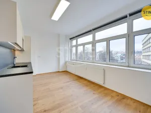 Pronájem kanceláře, Zlín, třída Tomáše Bati, 108 m2