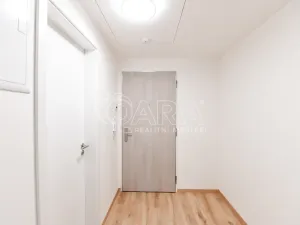 Pronájem bytu 1+kk, Praha, Poděbradská, 31 m2