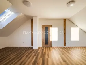 Prodej rodinného domu, Kamenice nad Lipou, nám. Husovo, 210 m2