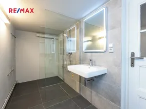 Pronájem kanceláře, Praha - Smíchov, U smíchovského hřbitova, 53 m2