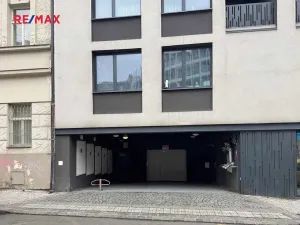Prodej garážového stání, Praha - Smíchov, Holečkova, 13 m2