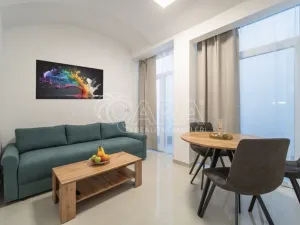 Pronájem bytu 2+kk, Praha - Karlín, Sokolovská, 39 m2