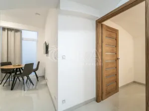 Pronájem bytu 2+kk, Praha - Karlín, Sokolovská, 39 m2