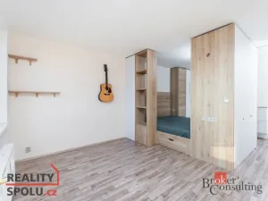 Pronájem bytu 1+kk, Praha - Záběhlice, Topolová, 31 m2