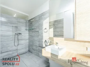 Pronájem bytu 1+kk, Praha - Záběhlice, Topolová, 31 m2