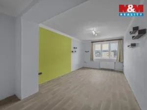 Prodej bytu 2+1, Hostinné, Sídliště, 52 m2