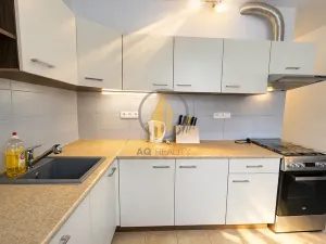 Prodej bytu 2+1, Jičín, Nám. V. Čtvrtka, 65 m2