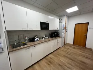 Pronájem kanceláře, Praha - Karlín, Prvního pluku, 239 m2