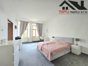 Prodej rodinného domu, Broumov, Mírové náměstí, 500 m2