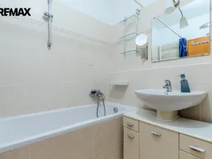 Prodej bytu 2+kk, Praha - Štěrboholy, Andersenova, 52 m2