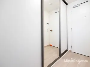 Pronájem bytu 1+kk, Praha - Hloubětín, Poděbradská, 32 m2