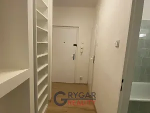 Pronájem bytu 1+kk, Praha - Braník, Jeremenkova, 31 m2