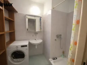 Prodej bytu 3+1, Ostrov, Luční, 78 m2