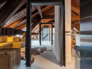 Prodej atypického bytu, Mikulov, Komenského, 164 m2