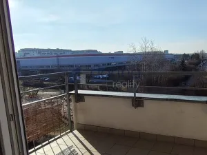 Pronájem bytu 2+kk, Praha, Hlučkova, 46 m2